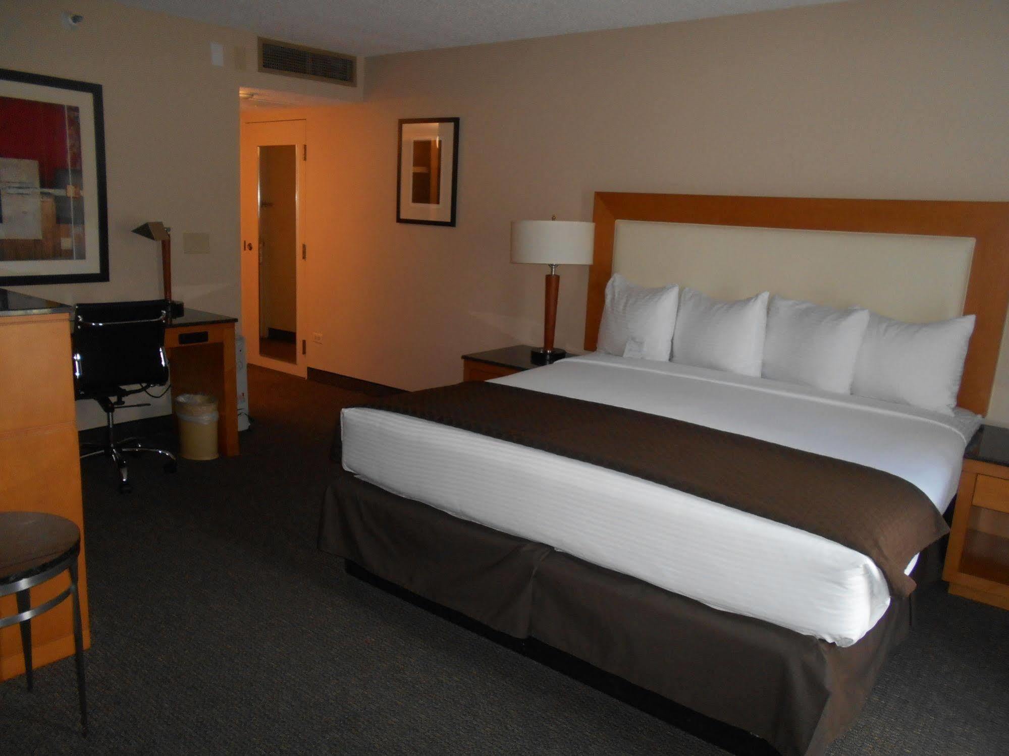 Red Lion Inn & Suites Olympia, Governor Hotel Exterior photo